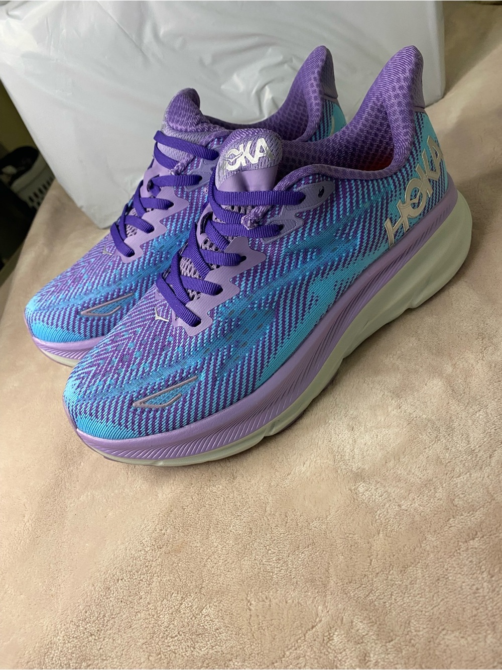 Hoka One One Clifton 9 Women Sneakers Shoes Size 7 brand new (no box)